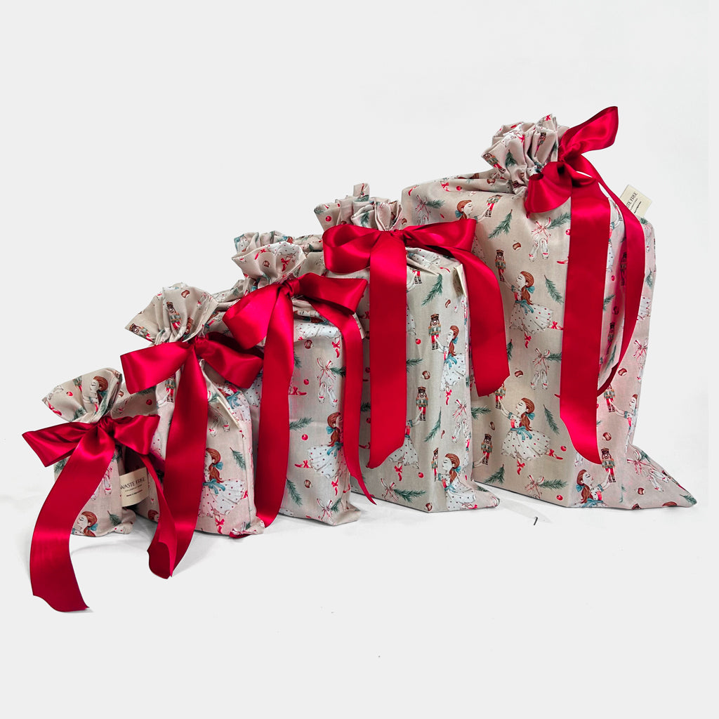 Nutcracker Clara Tanzt (Reusable Gift Bag Set)