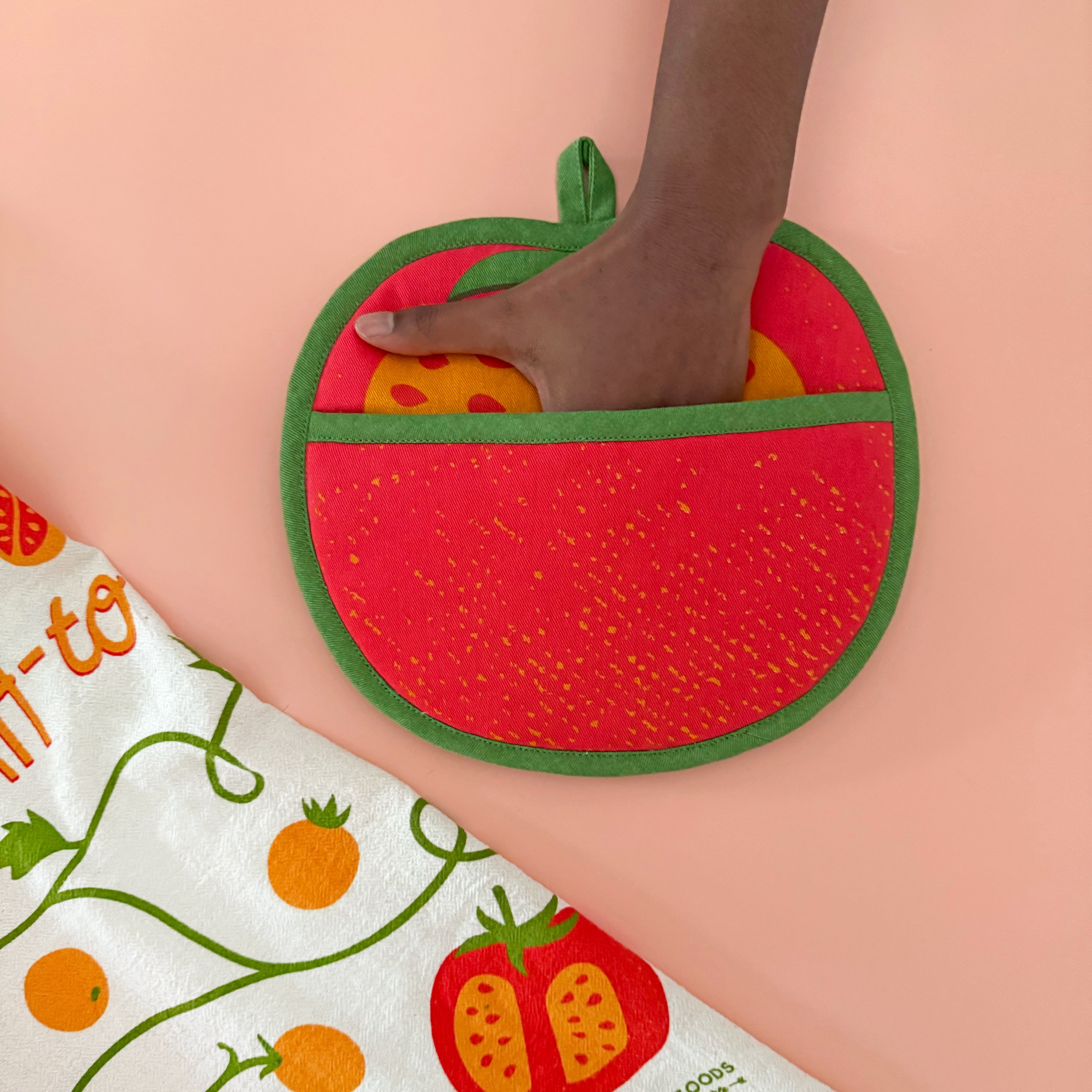 The Neighborgoods Tomato Pot Holder