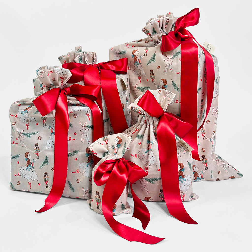 Nutcracker Clara Tanzt (Reusable Gift Bag Set)