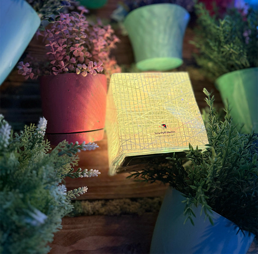Collapsable Solar-Powered Lantern SolarPuff™ in Warm White