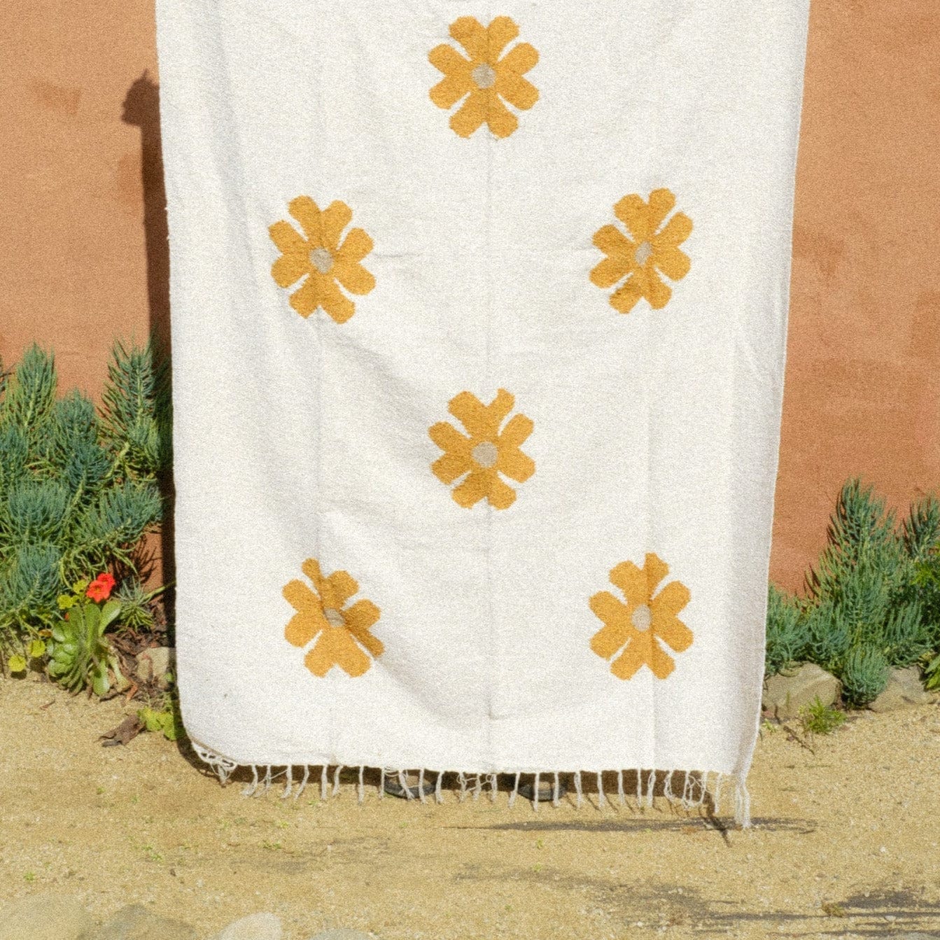 Sundream Coffee Flora Cream Throw / 83 x 52 inches Recycled Beach Throws